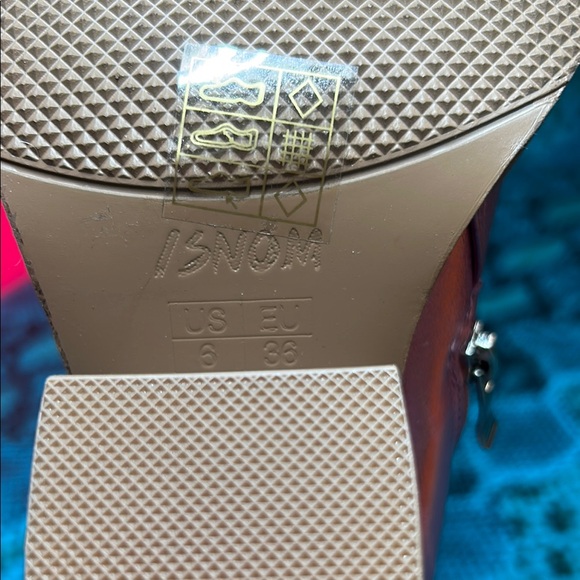 Pink Heeled Boots with Glossy Western Flair - Picture 4 of 5